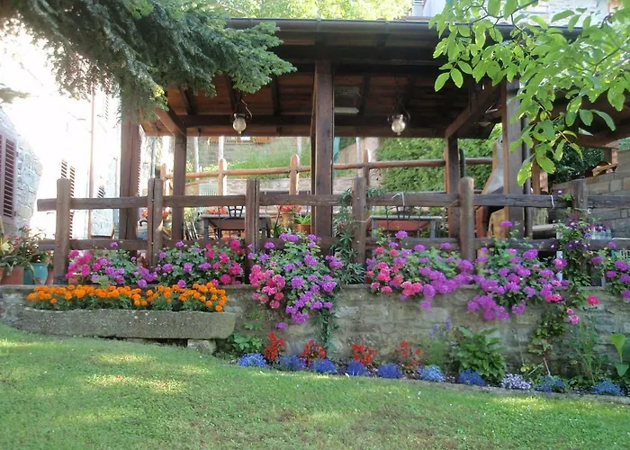 Agriturismo Flora Farm stay *